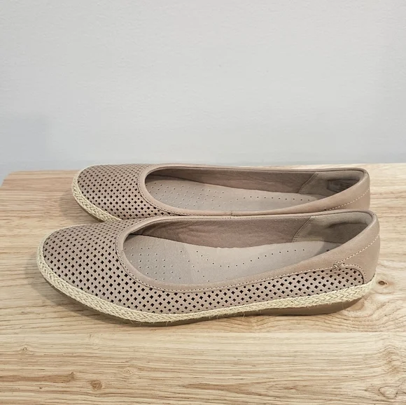 NWT Clark's Women's Tan Flexy Round Toe Ballet Flats Size-9 - Picture 3 of 7